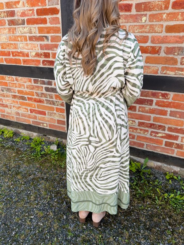 Viskosklänning - Grön Zebra - Bild 5