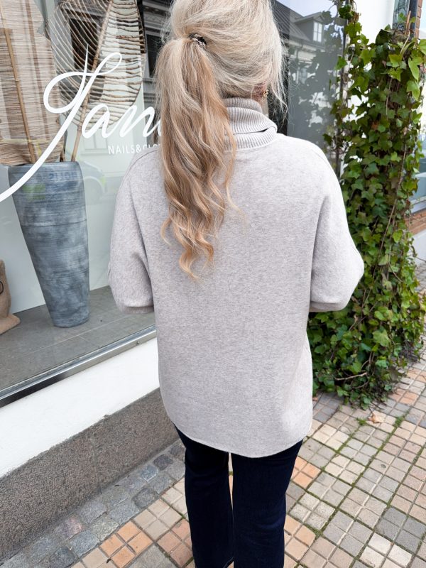 Finstickad Polotröja - Taupe - Bild 5