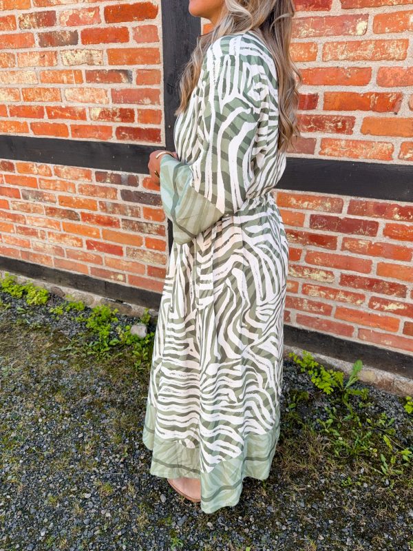 Viskosklänning - Grön Zebra - Bild 4