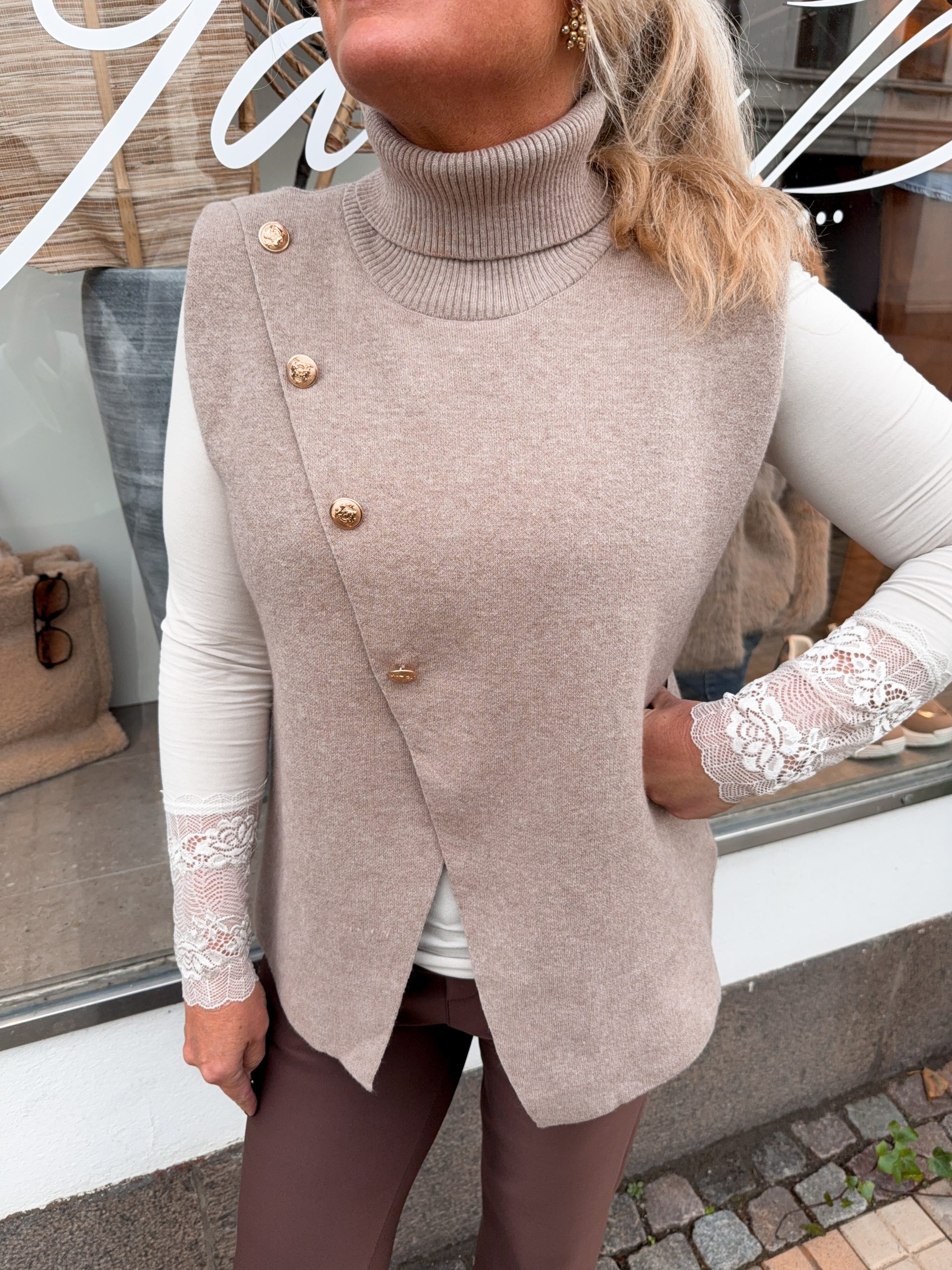 Poloväst - Guldknappar - Taupe