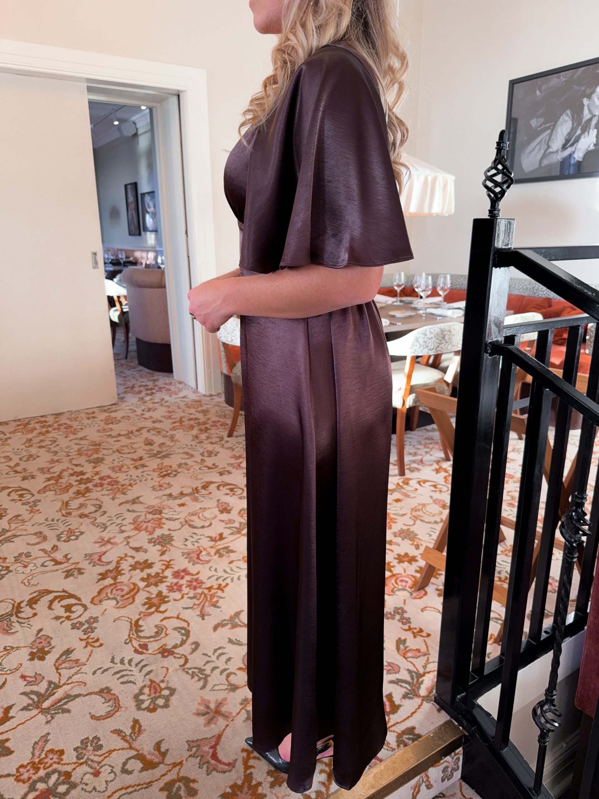 Satinklänning - Brun - Bild 3