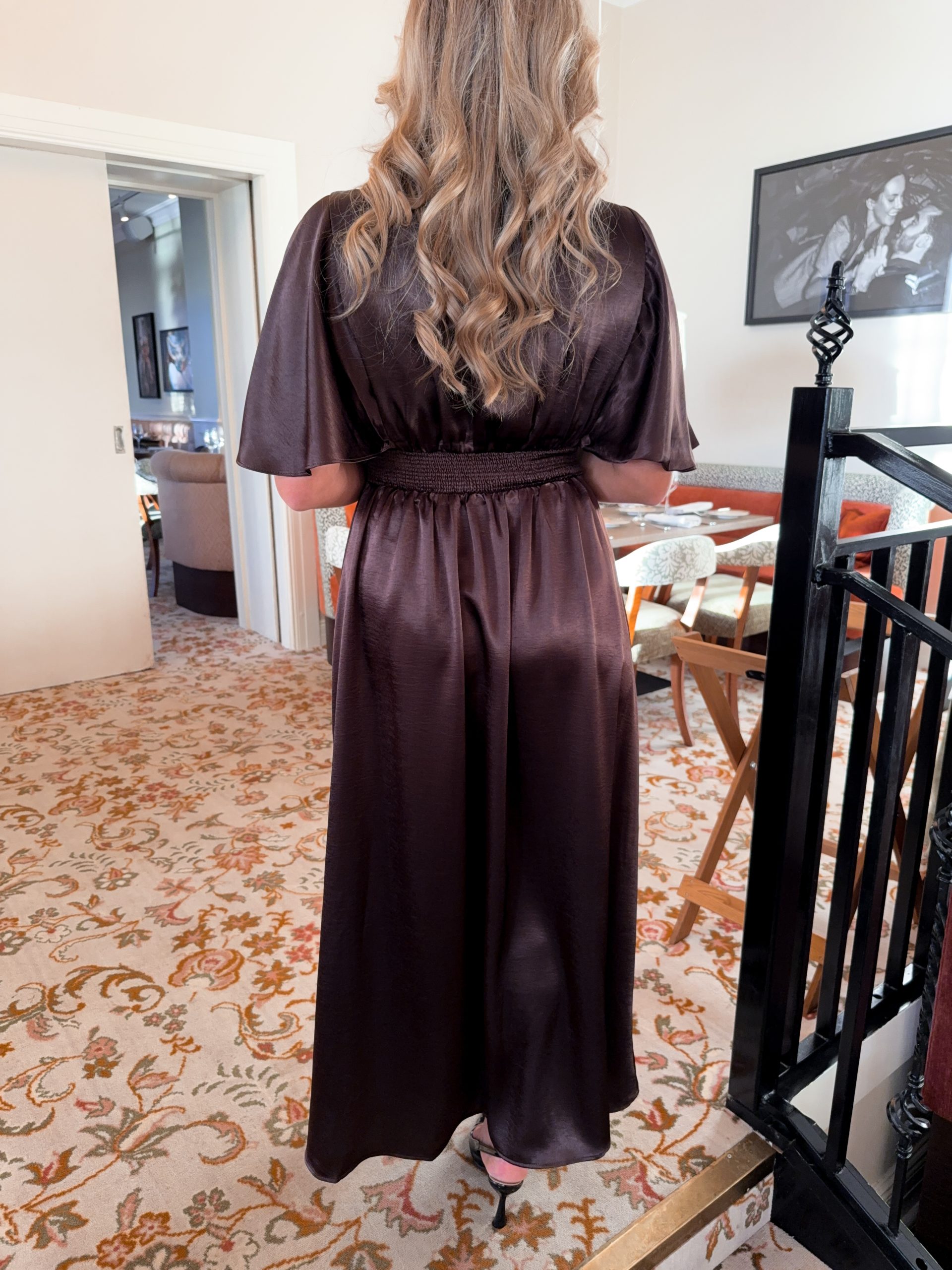 Satinklänning - Brun - Bild 4