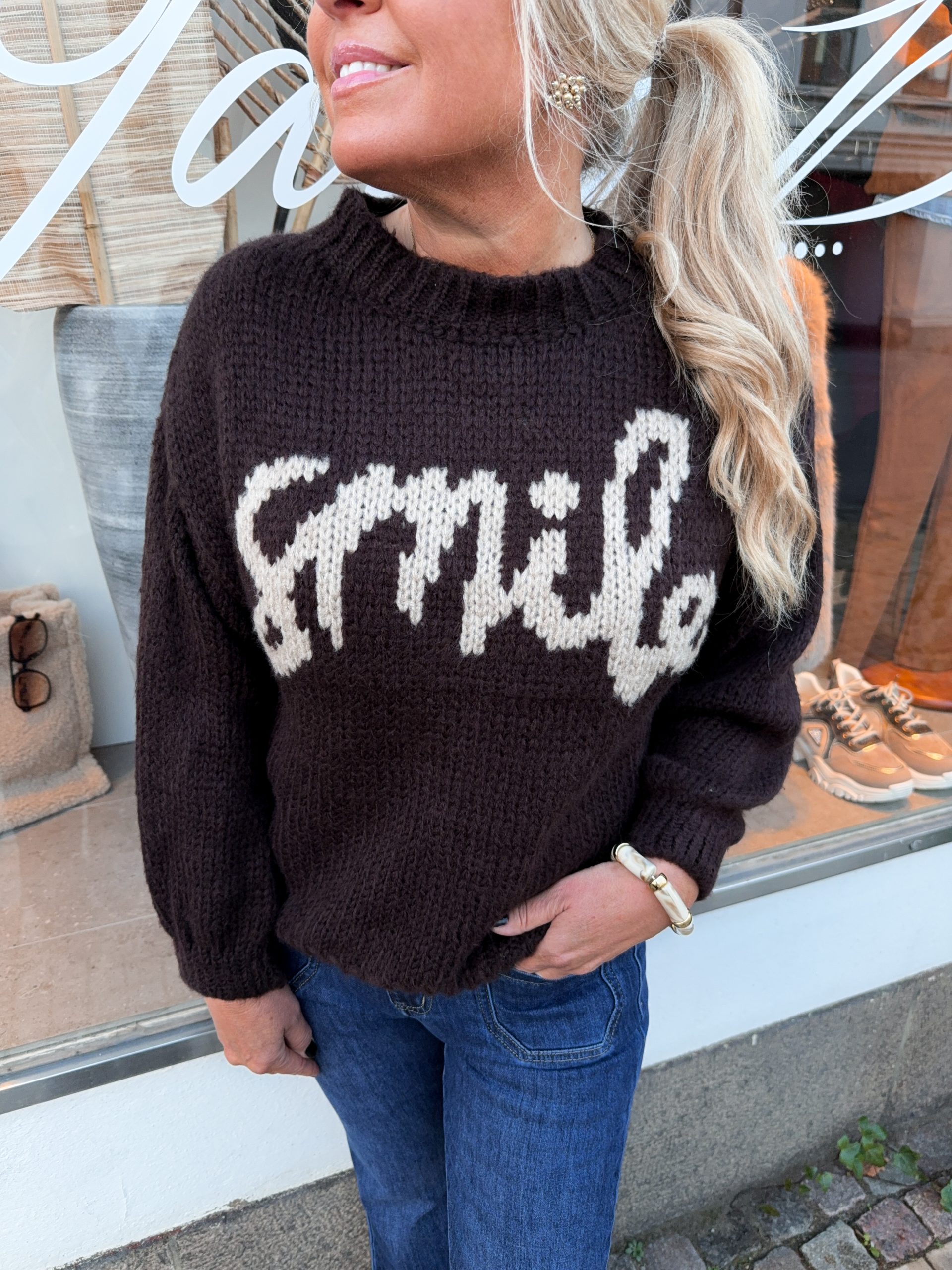 Stickad Tröja - Smile - Choco