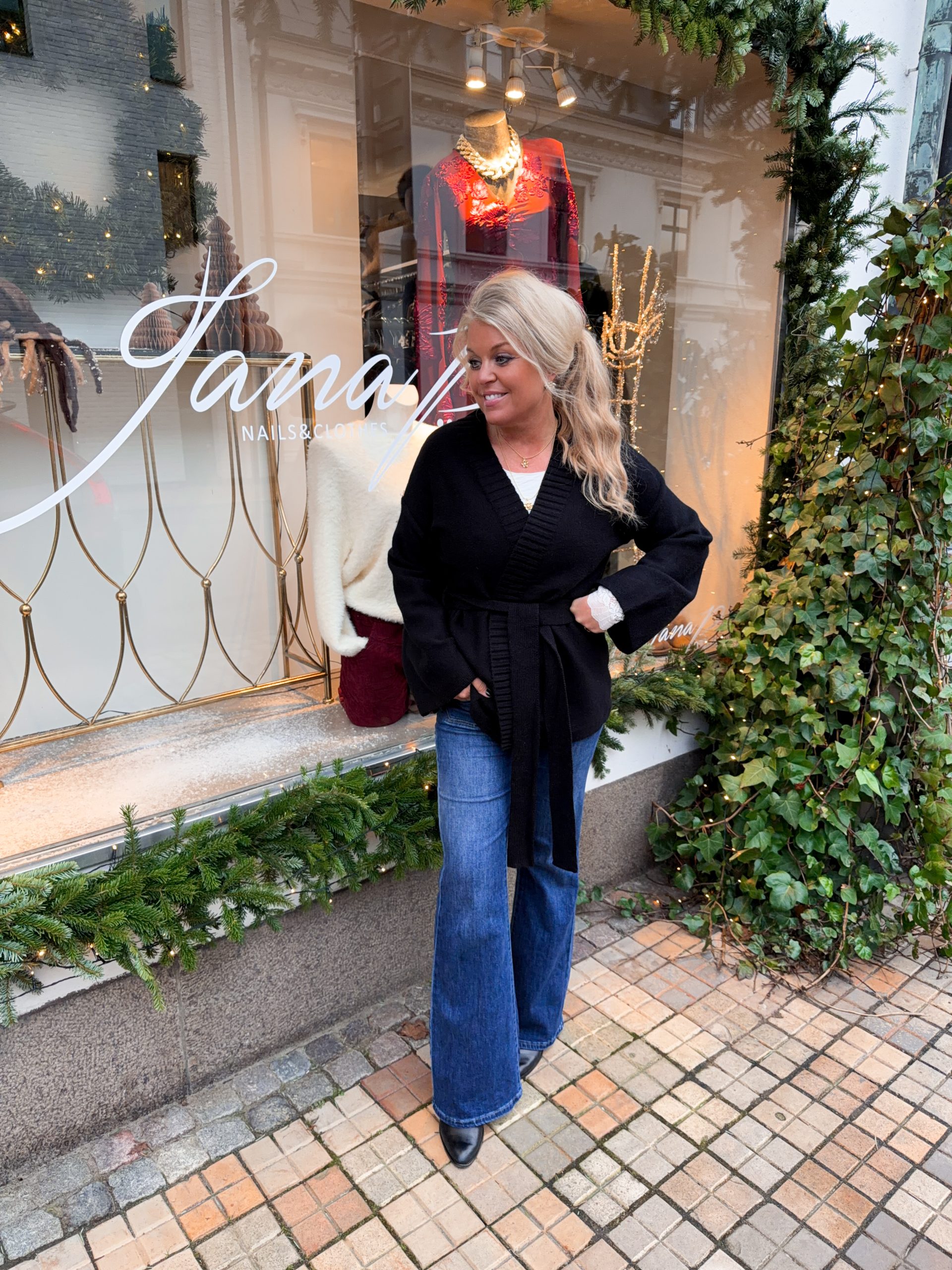 Finstickad Kofta - Svart - Bild 2