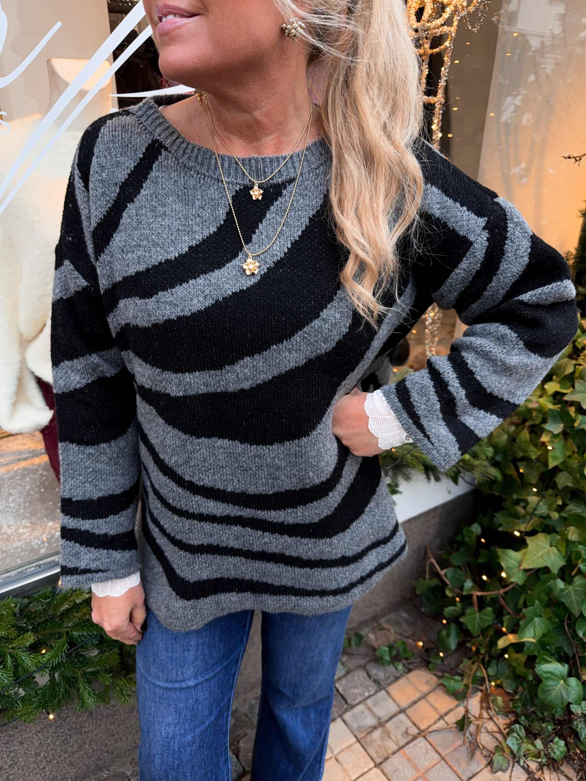 Stickad Tröja - Grå/Svart