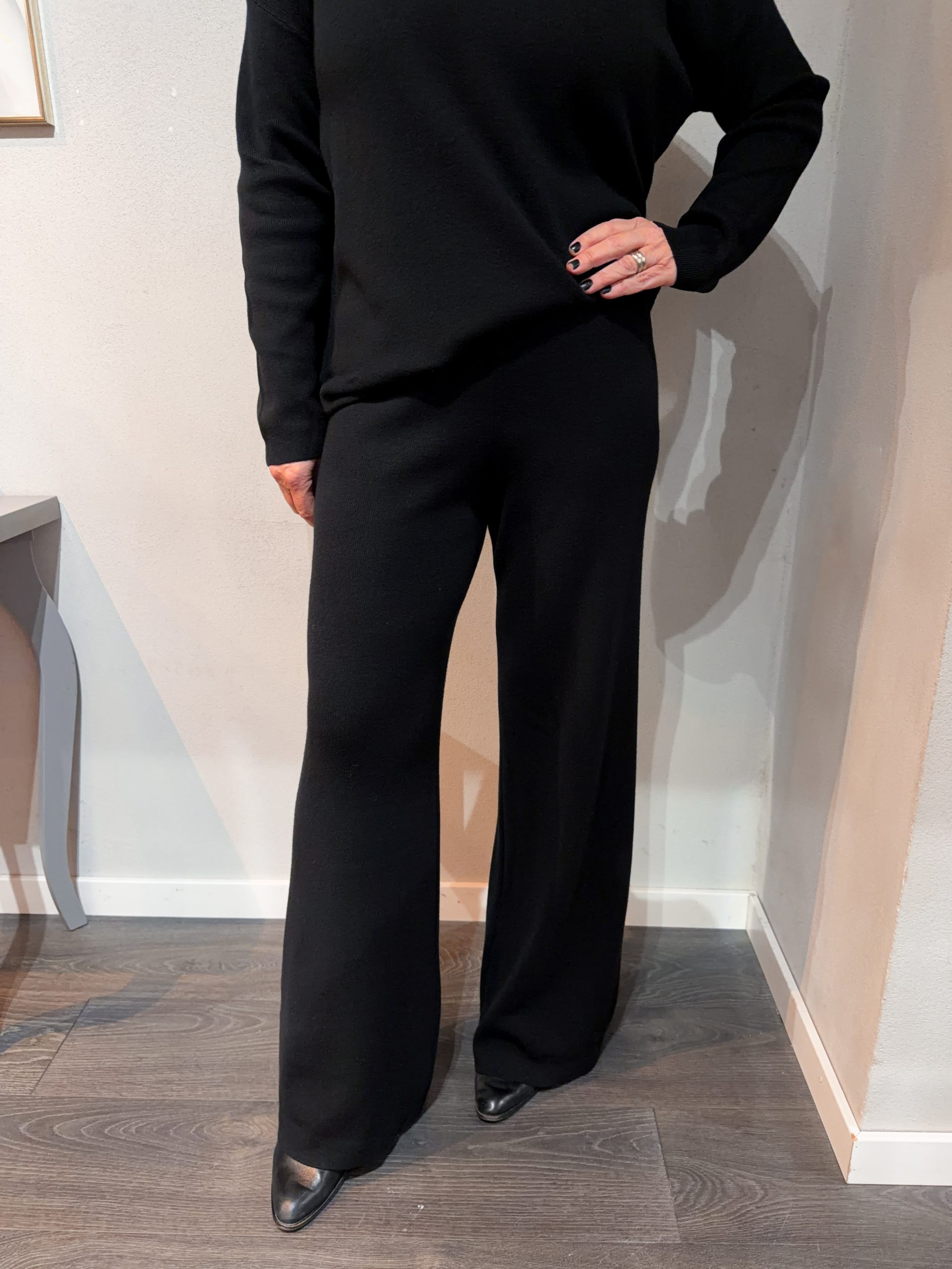 Loungeset - Byxa & Tröja - Svart - Bild 3