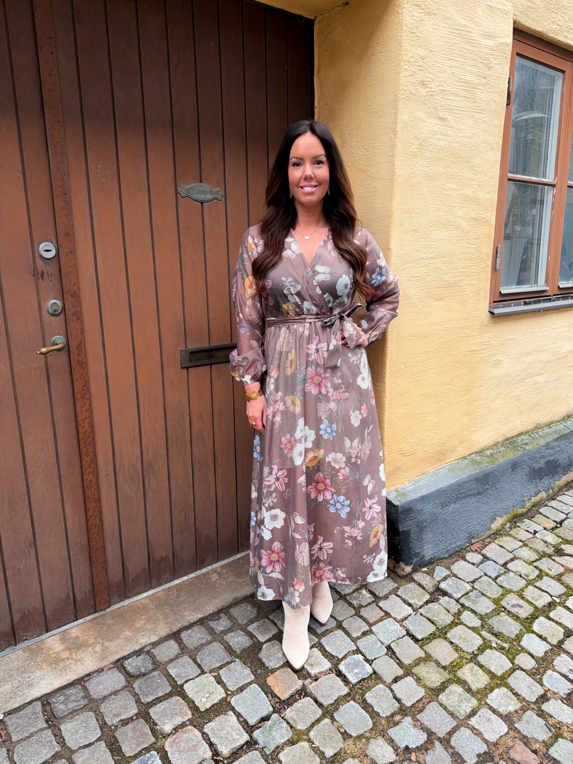 Blommönstrad Klänning - Ljusbrun - Bild 2