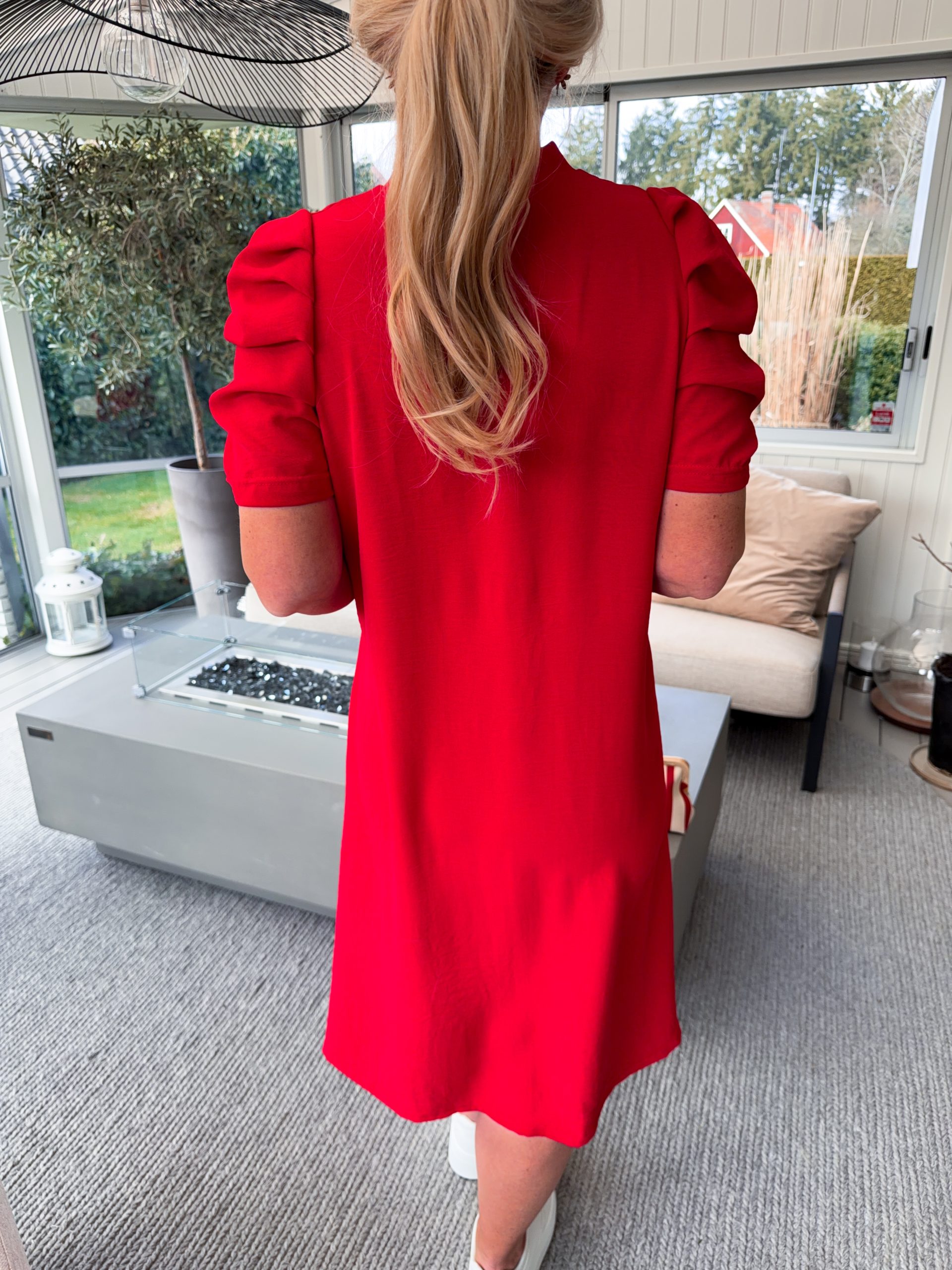 Röd Klänning - Puffärm - Bild 3