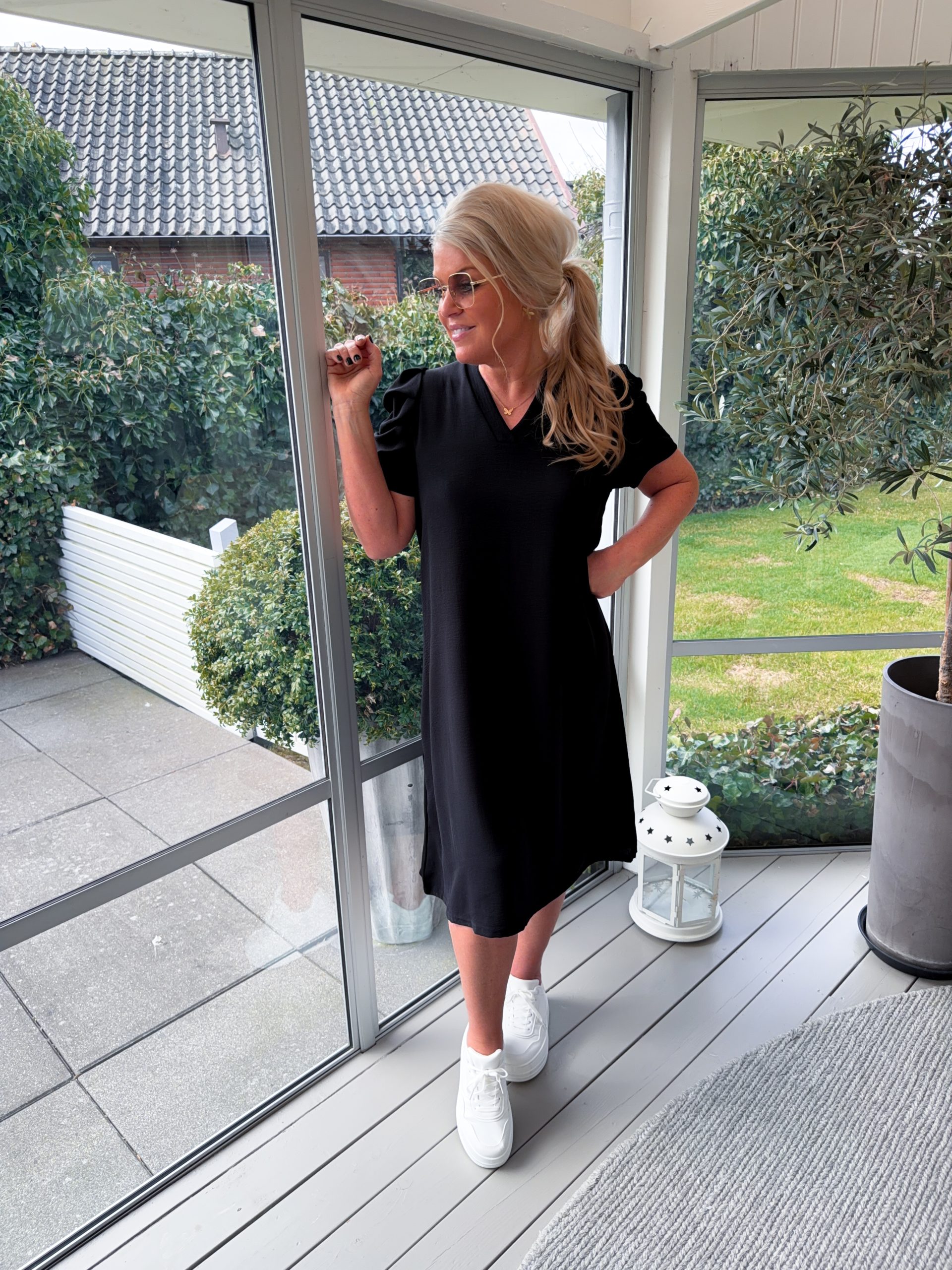 Svart Klänning - Puffärm - Bild 2