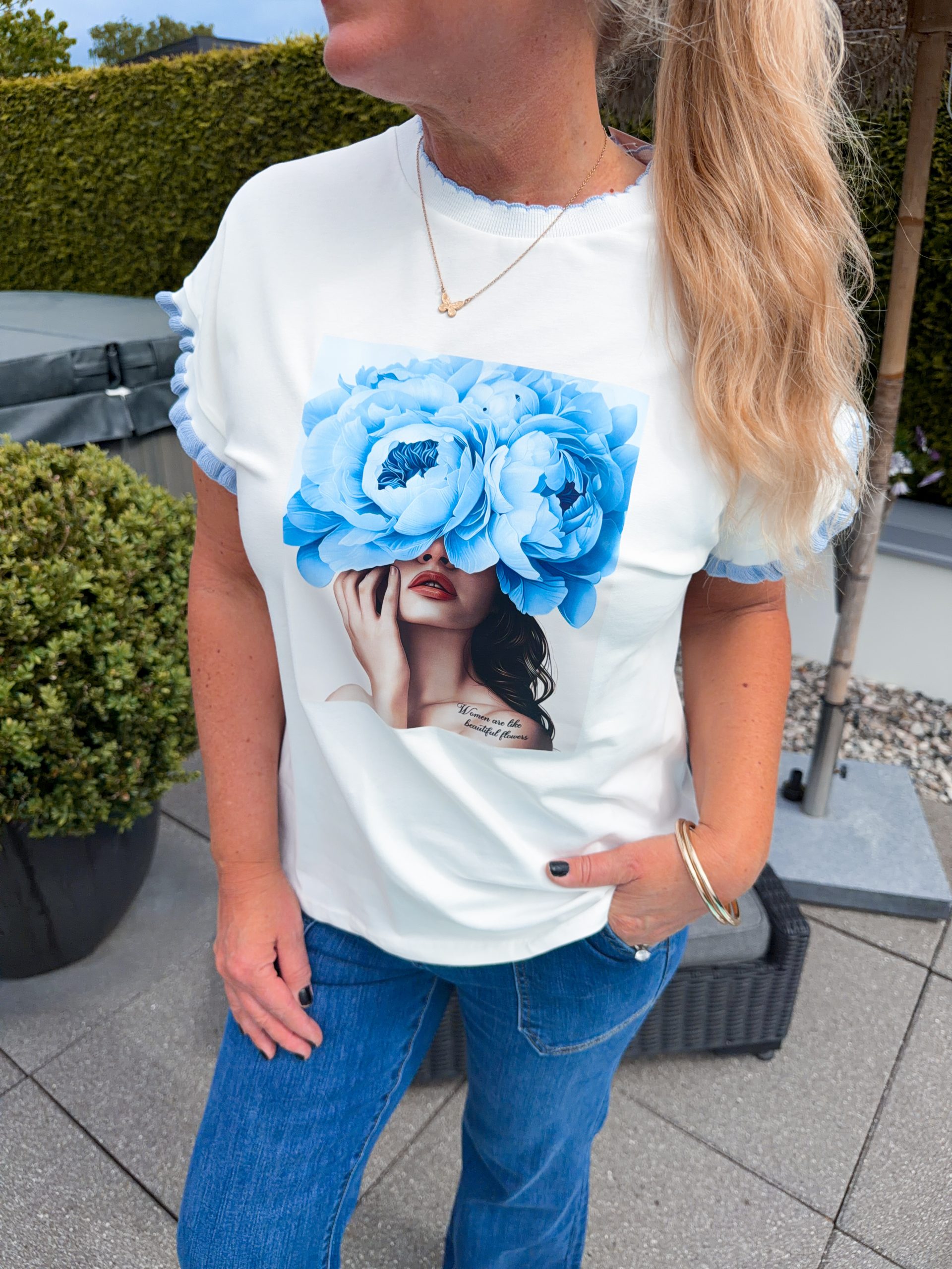 T-Shirt - Blue Flower