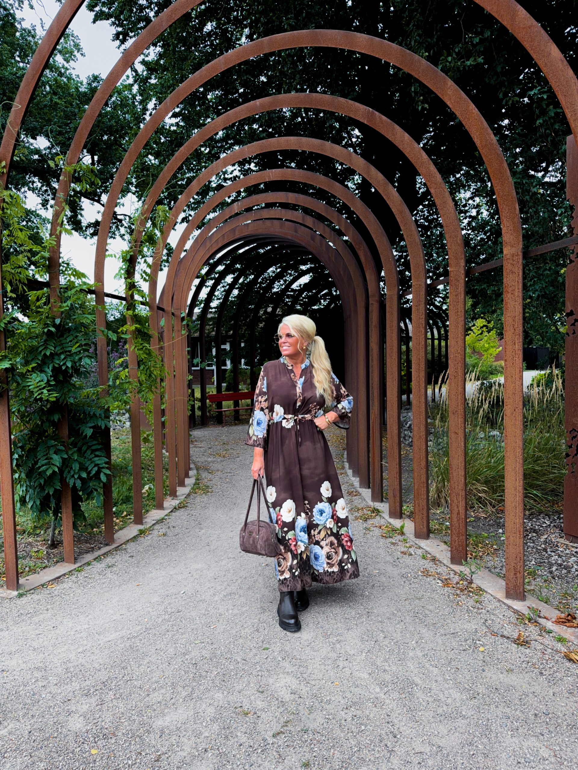 Blommönstrad Klänning - Brun - Bild 2