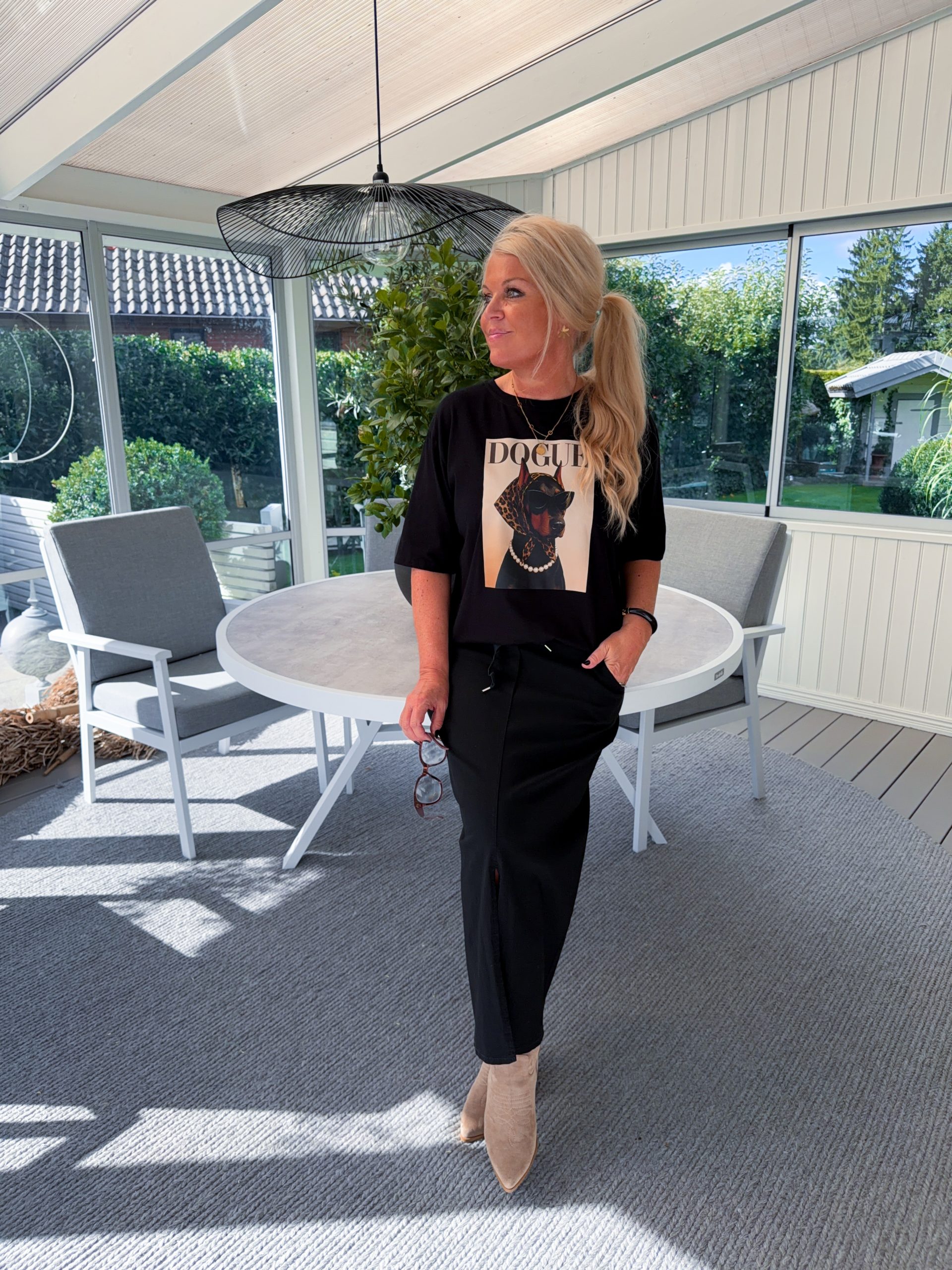 Svart T-Shirt - Dogue - Bild 2