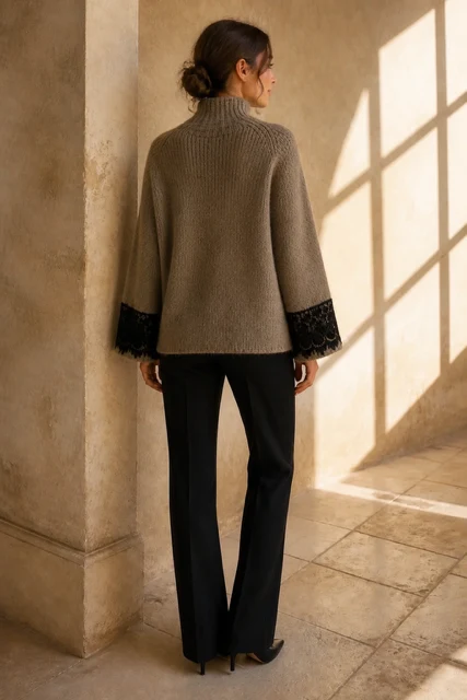 Valérie - Turtleneck knit sweater w lace - Taupe - Bild 4