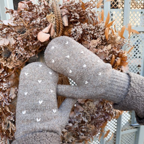 Stickade Vantar - Hjärtan - Taupe